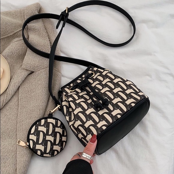 Handbag 🖤 - Picture 1 of 3